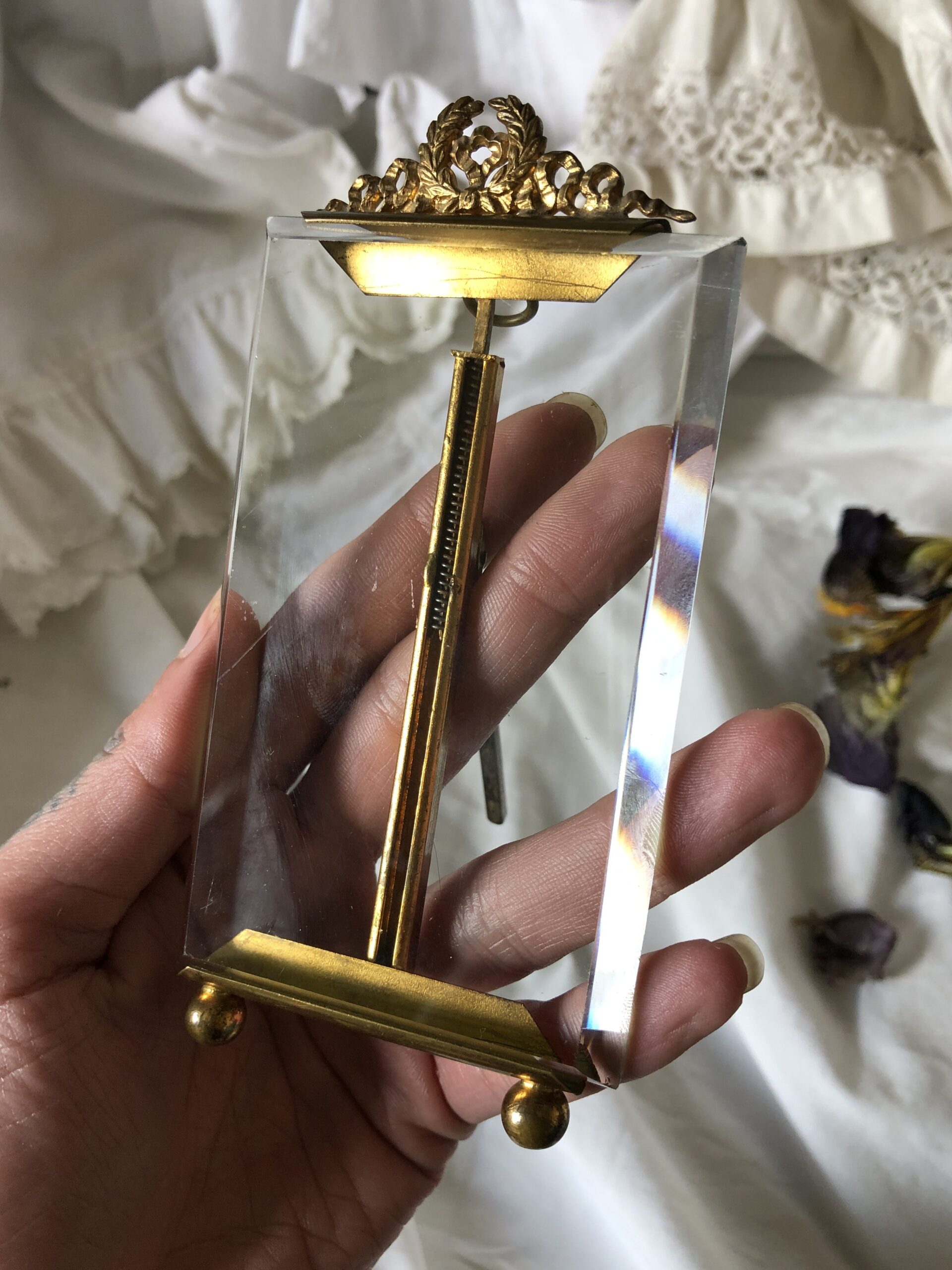 CADRE VERRE BISEAUTÉ ET LAITON DORÉ 