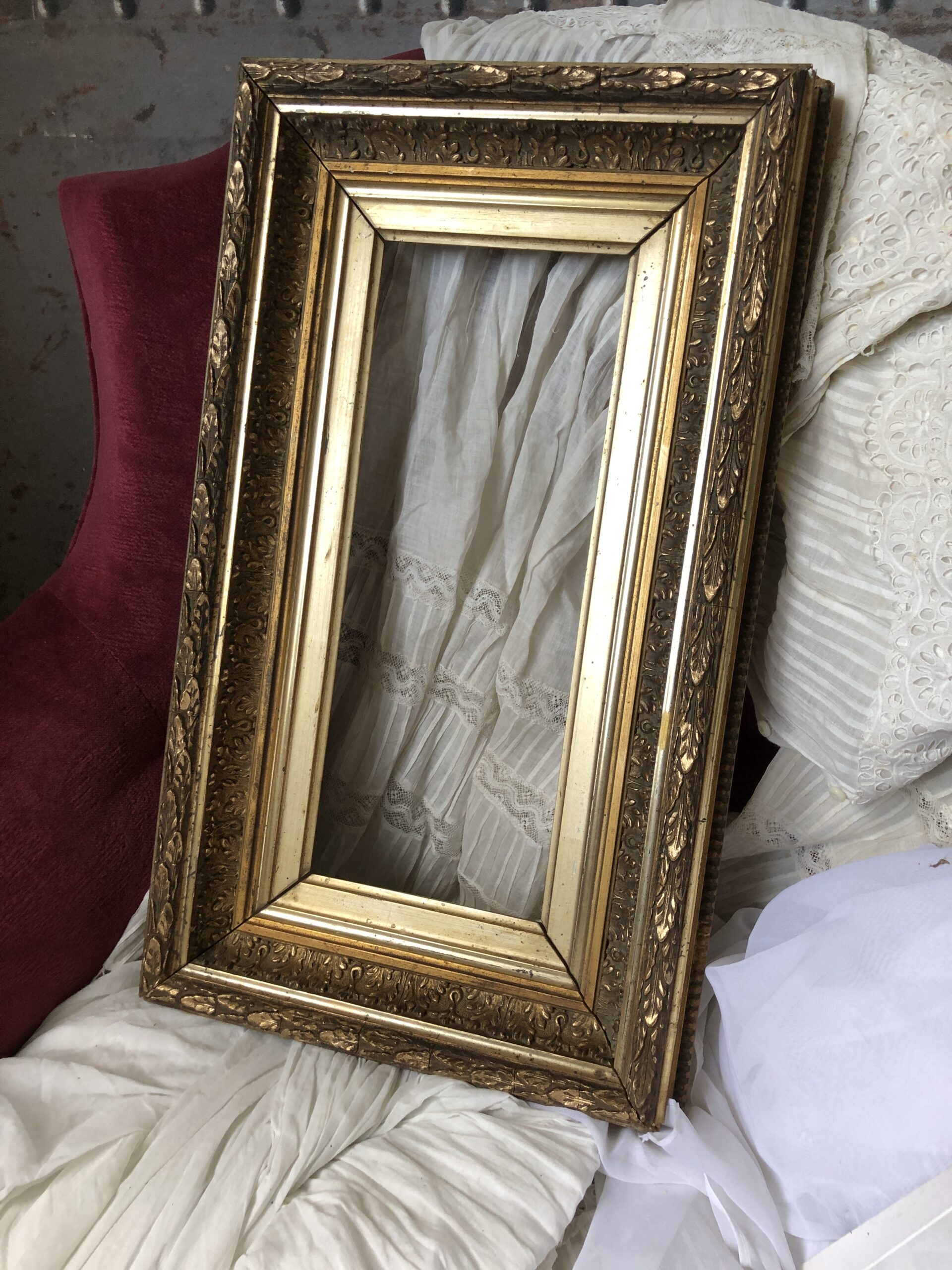 CADRE BARBIZON BOIS STUC ET FEUILLE D'OR