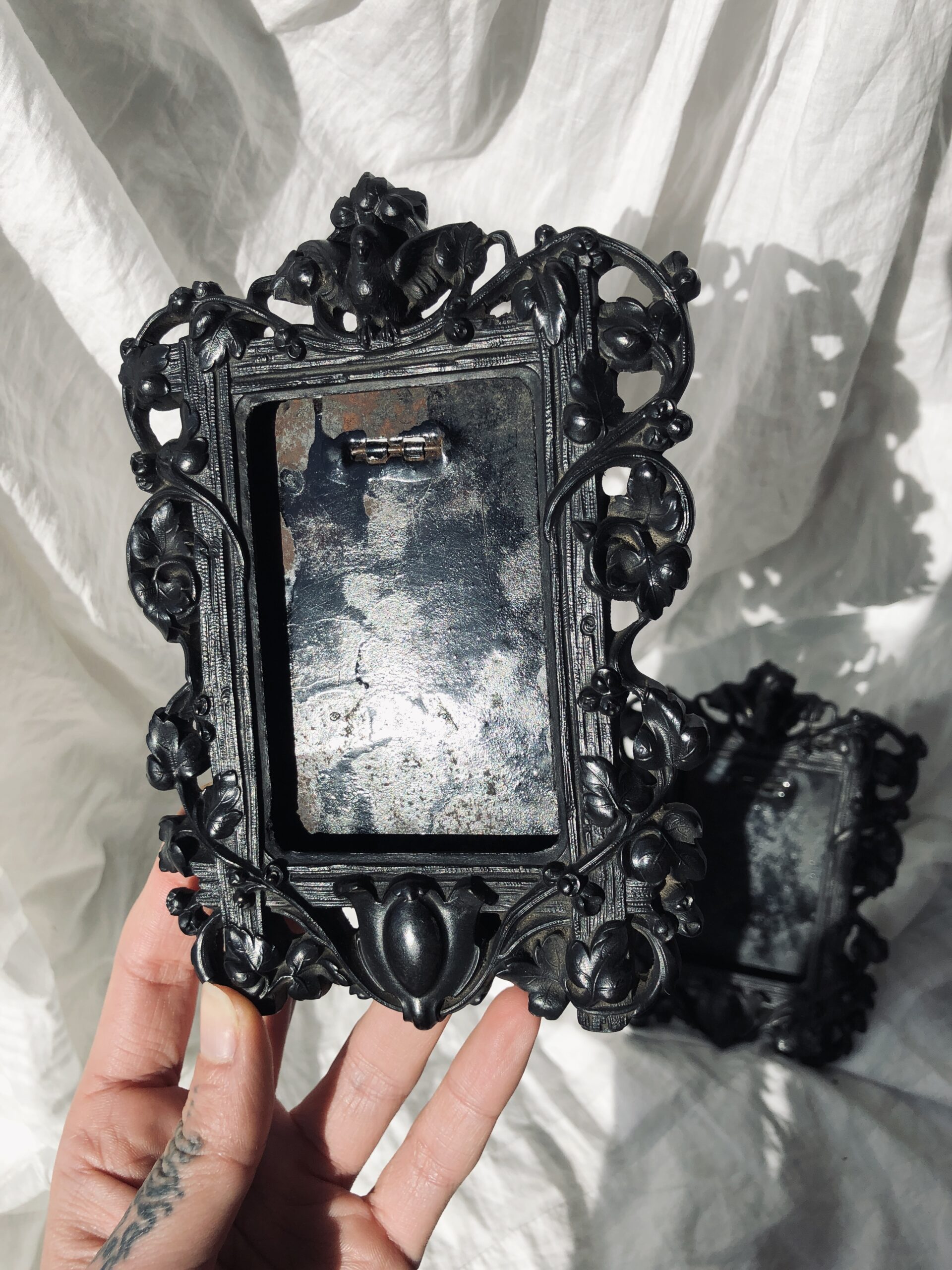 PAIRE DE CADRES EN ÉBONITE