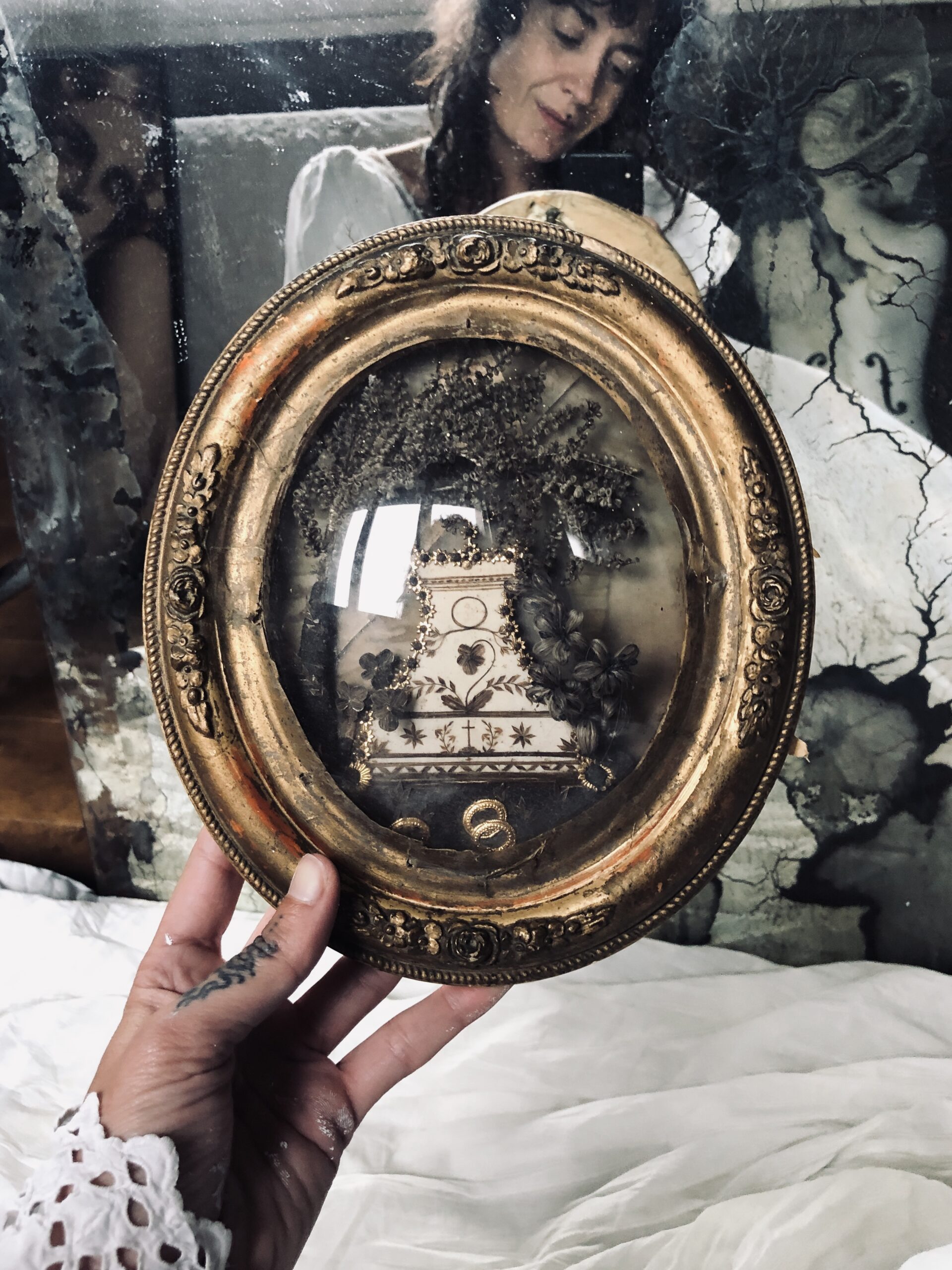 RELIQUAIRE MÉMENTO MORI CHEVEUX HUMAINS