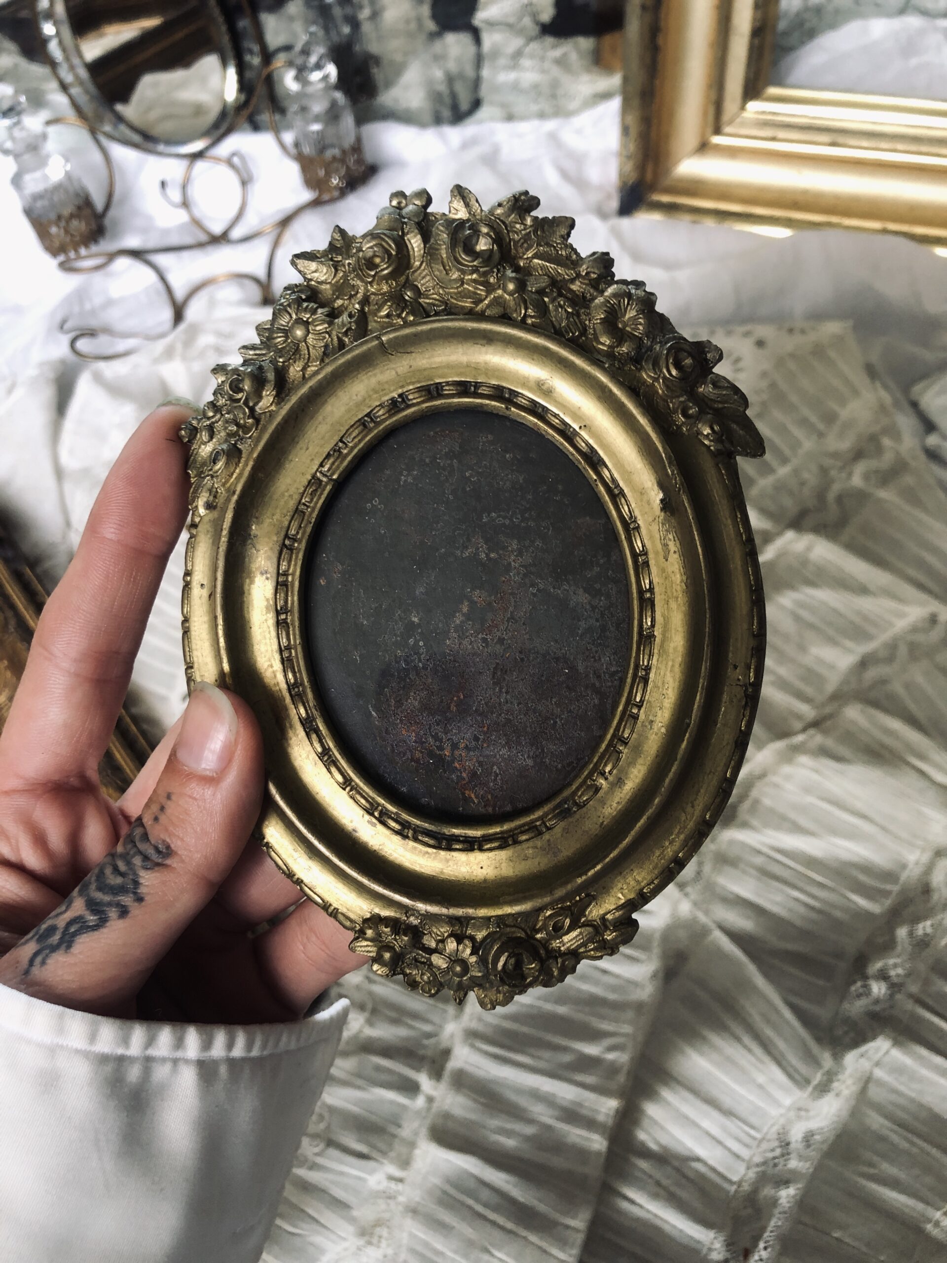 CADRE OVALE EN BRONZE