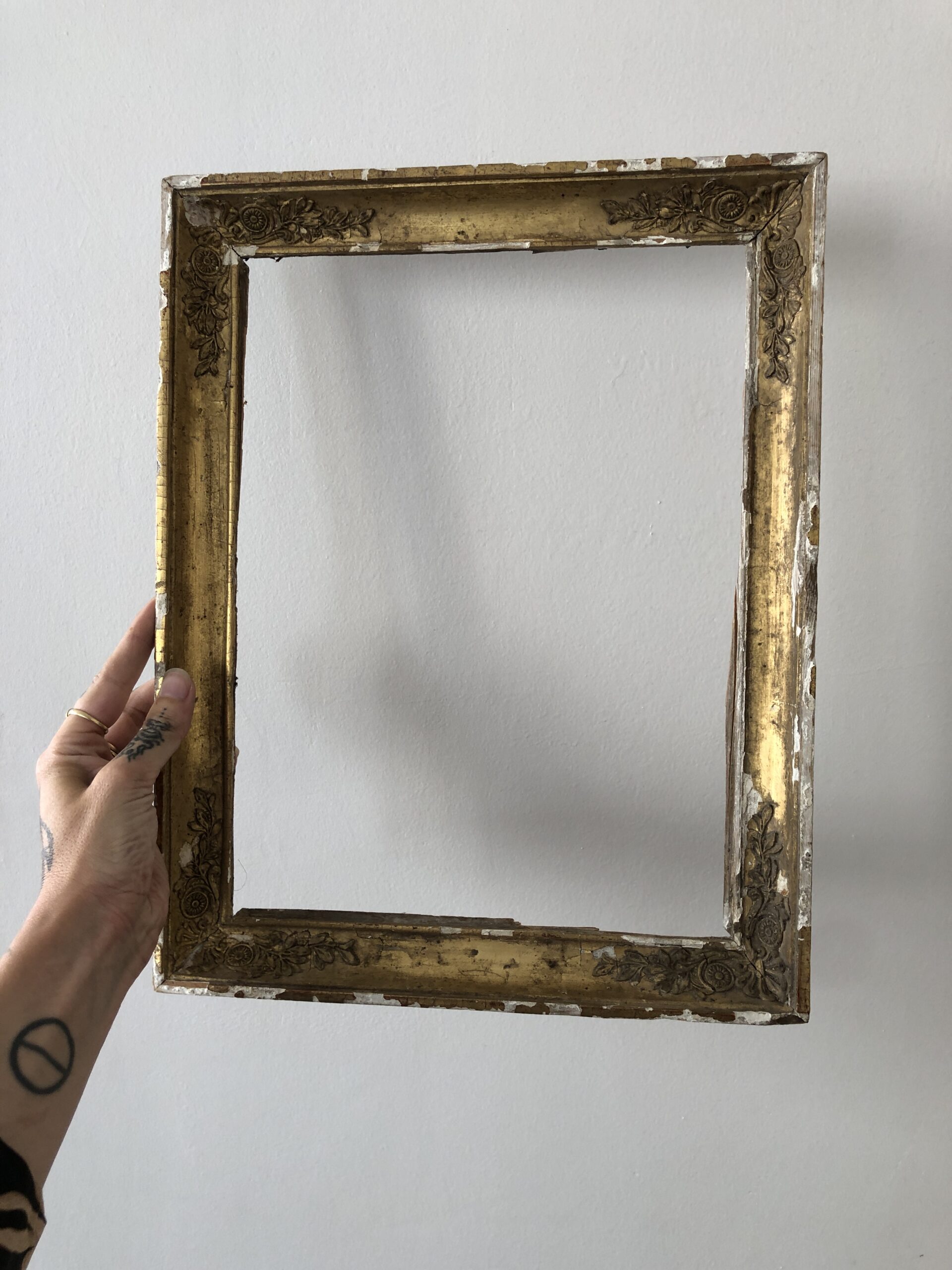 CADRE EN BOIS ET STUC ÉPOQUE RESTAURATION