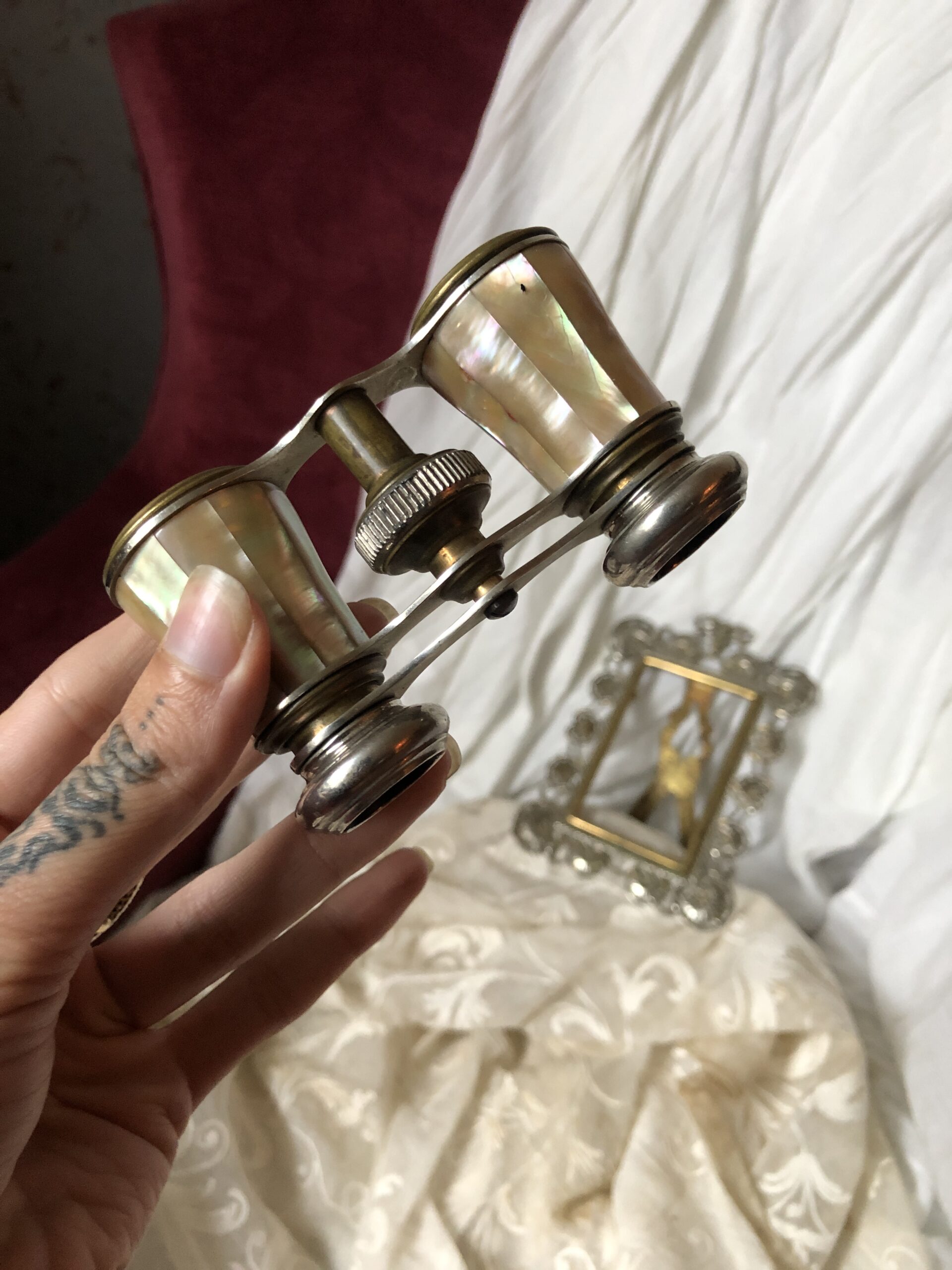 JUMELLES D'OPÉRA EN NACRE ET LAITON