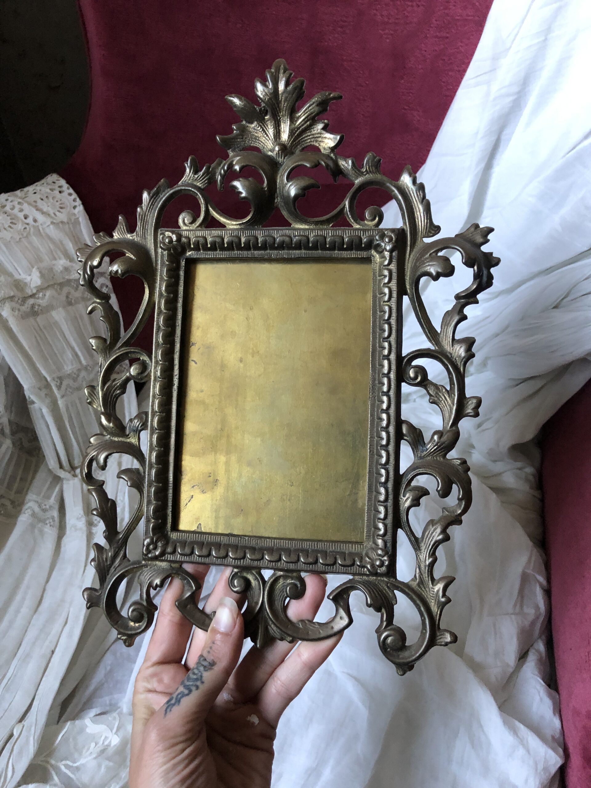 CADRE ROCAILLE EN LAITON