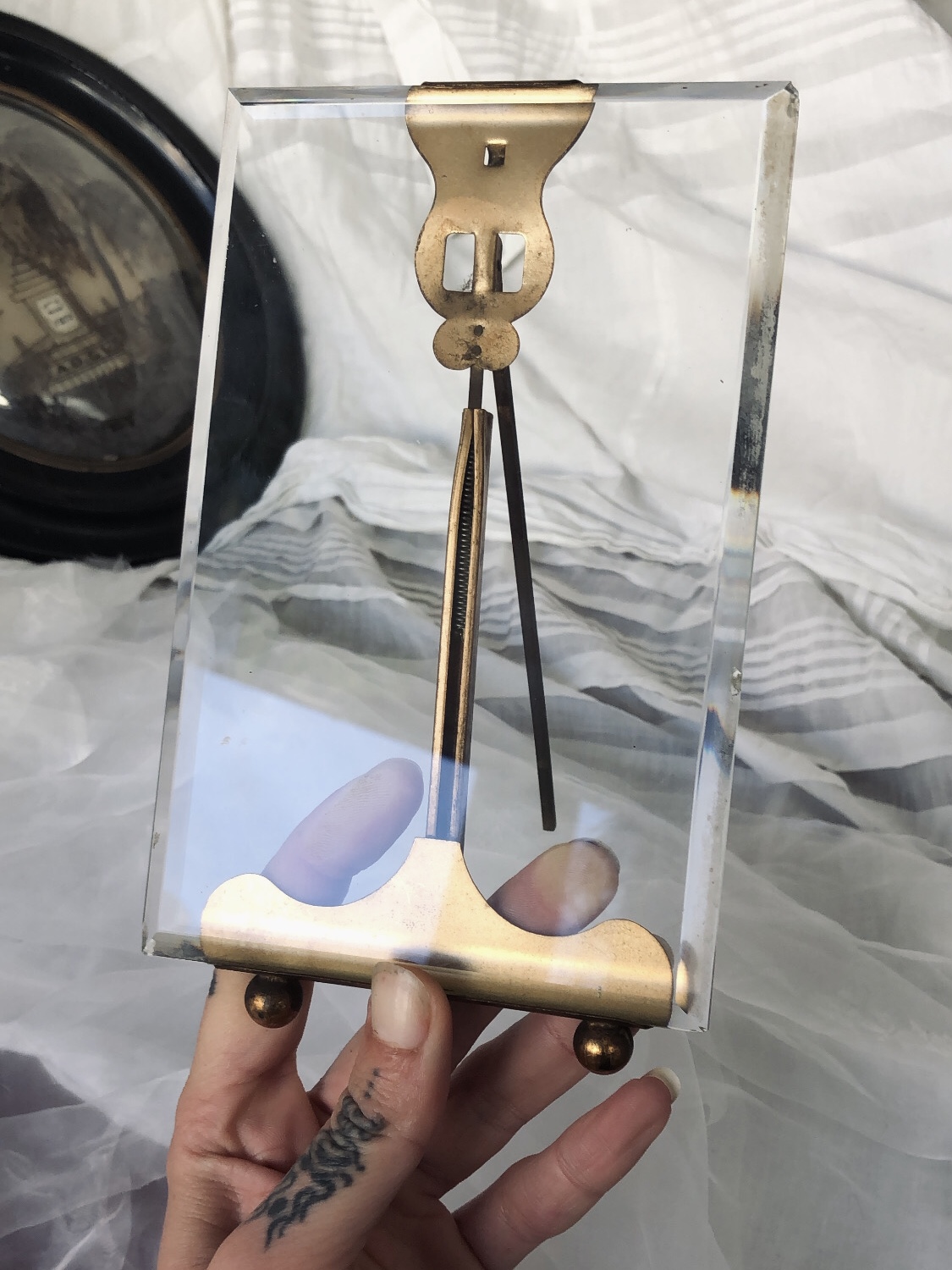 CADRE VERRE BISEAUTÉ ET LAITON DORÉ