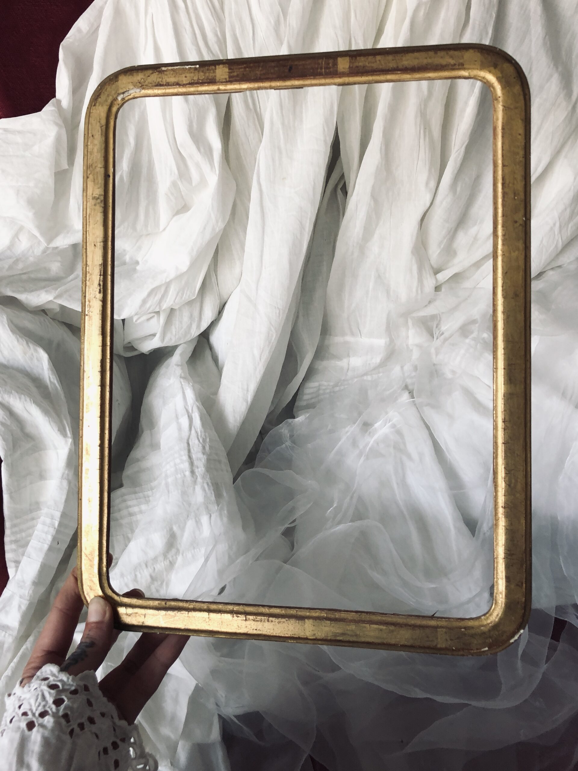 CADRE OR À BORDS ARRONDIS