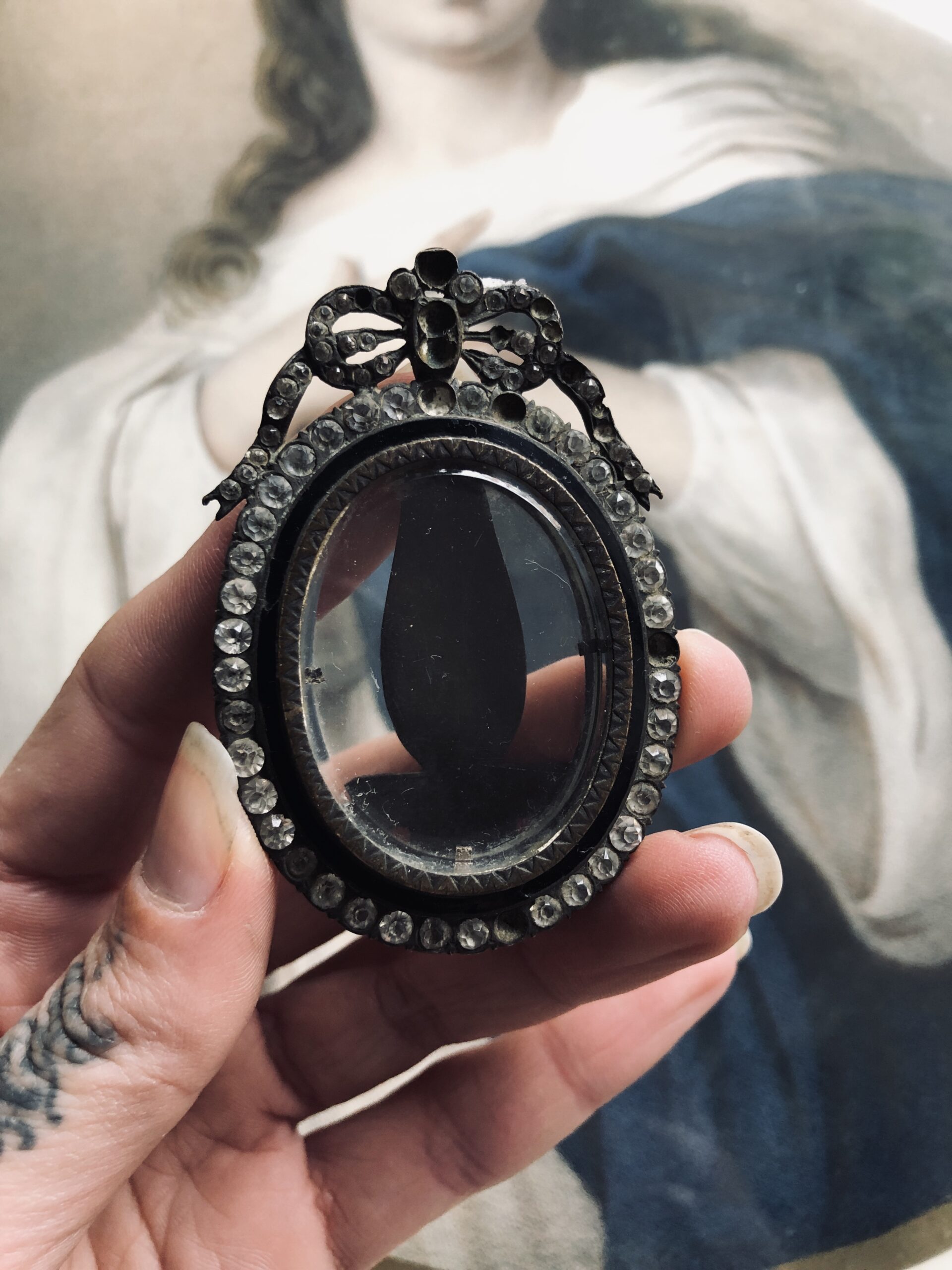 CADRE MÉDAILLON EN ARGENT ET STRASS