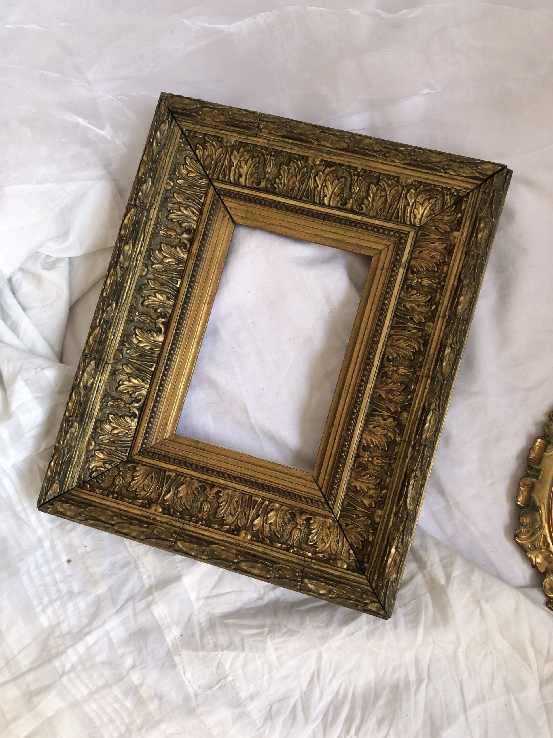 CADRE À MOULURE LARGE DE STYLE BARBIZON