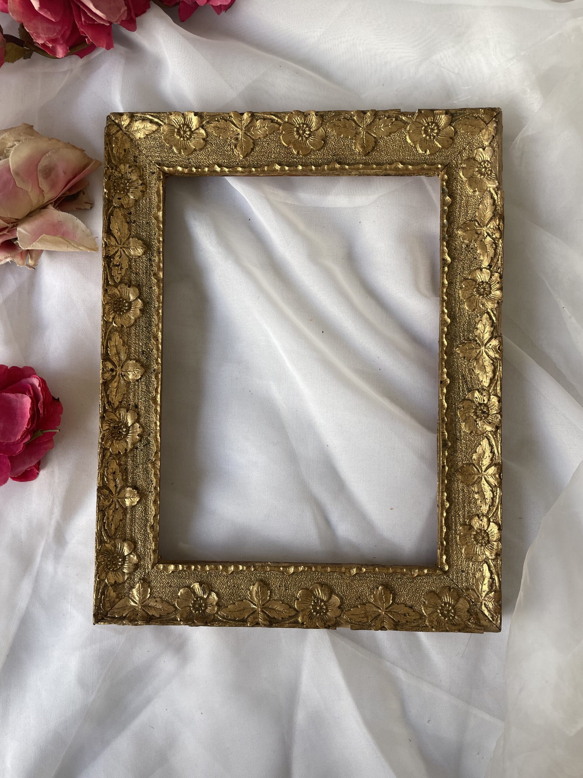 CADRE DORÉ A DÉCOR DE FLEURS