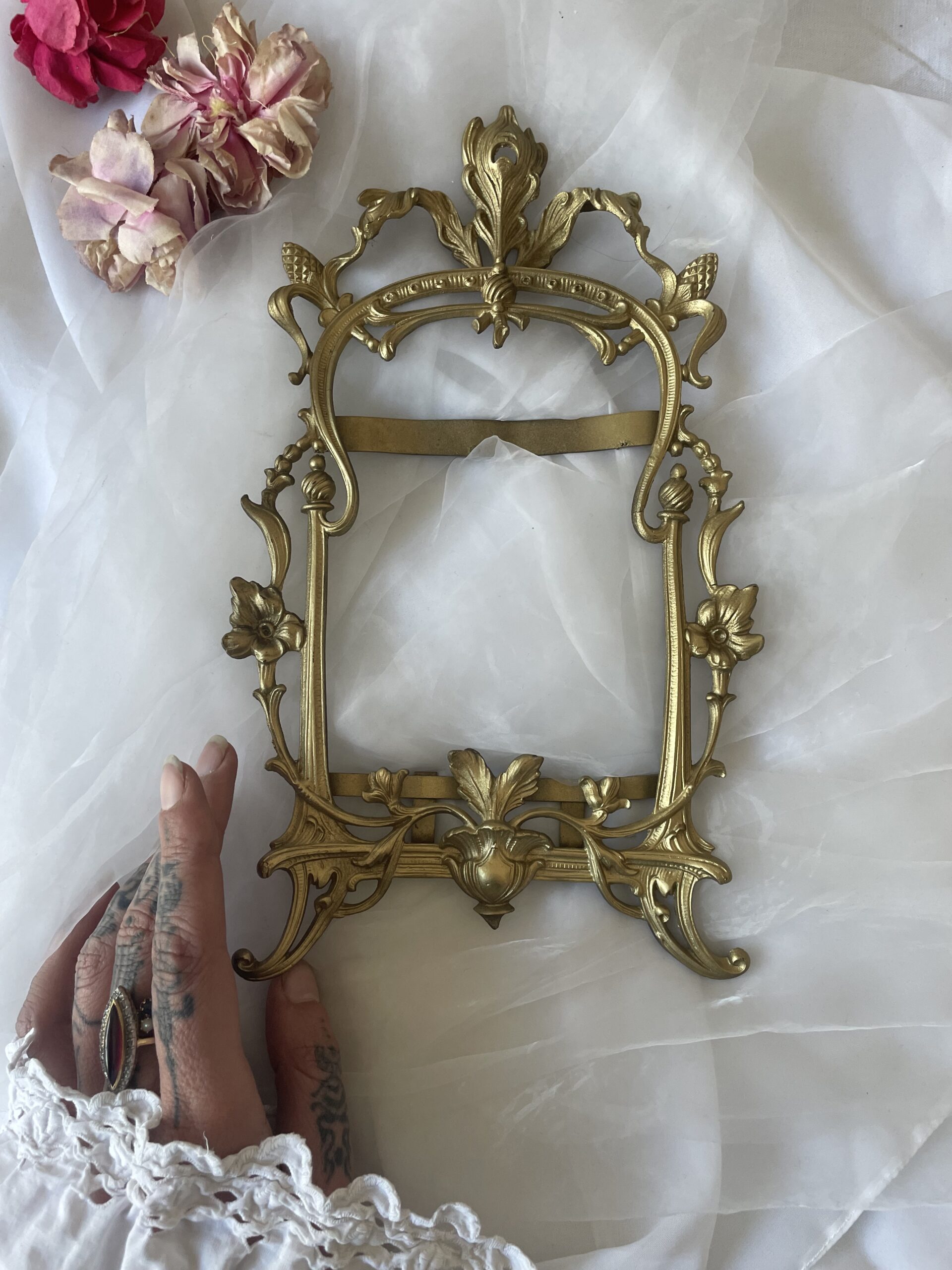 CADRE EN LAITON ÉPOQUE ART NOUVEAU