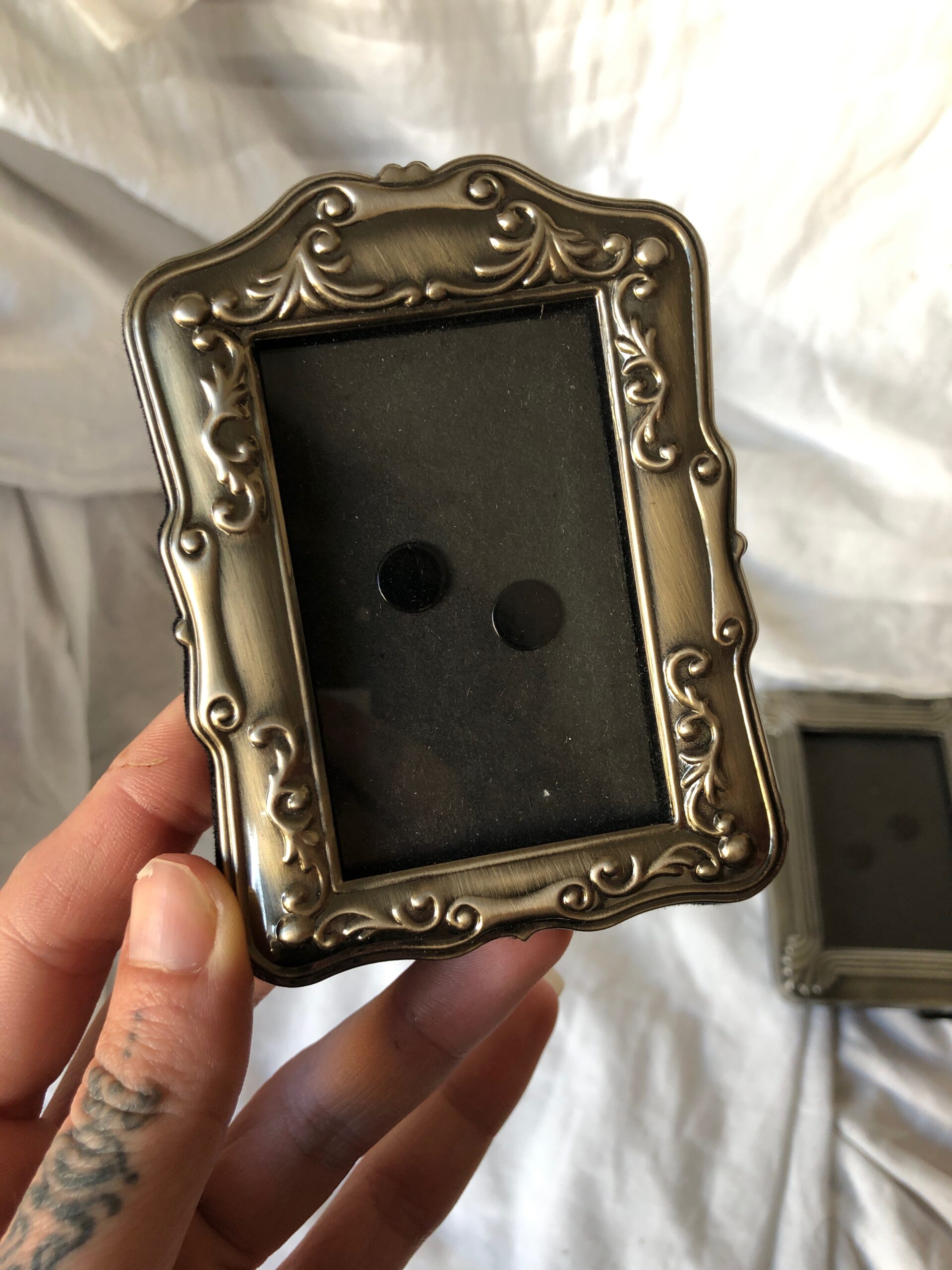 PETIT CADRE EN MÉTAL ARGENTÉ