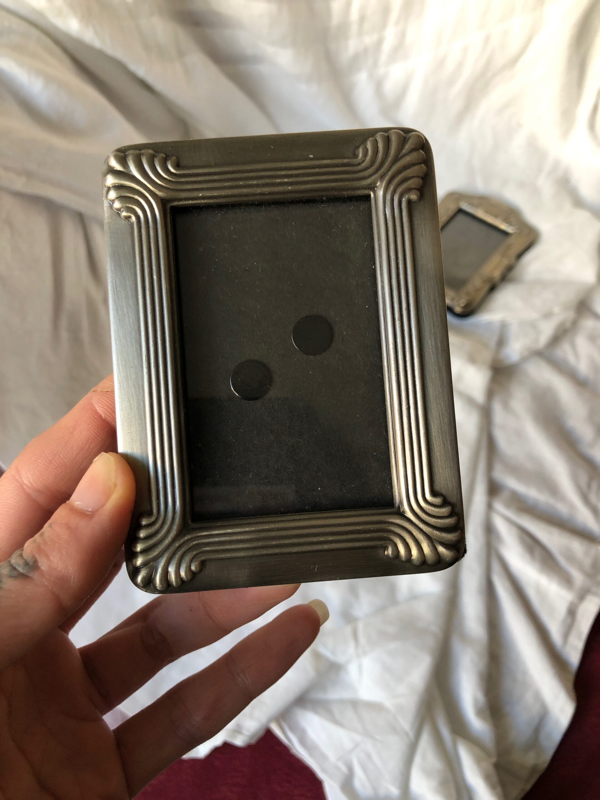 PETIT CADRE EN MÉTAL ARGENTÉ