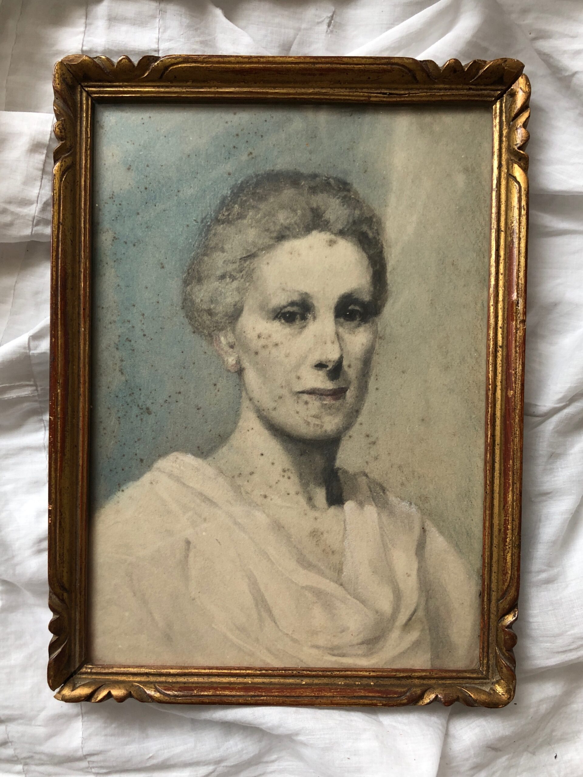 PORTRAIT DE FEMME AU PASTEL ENCADRÉ