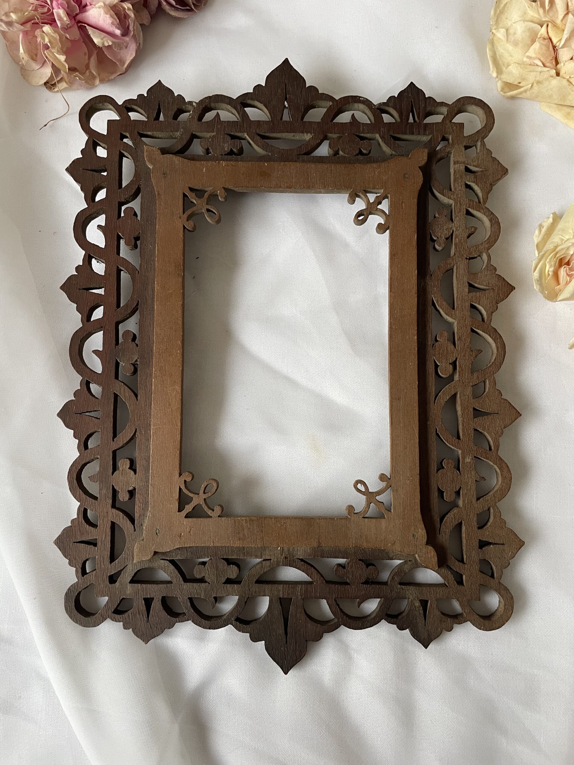 CADRE BOIS SCULPTÉ AJOURÉ