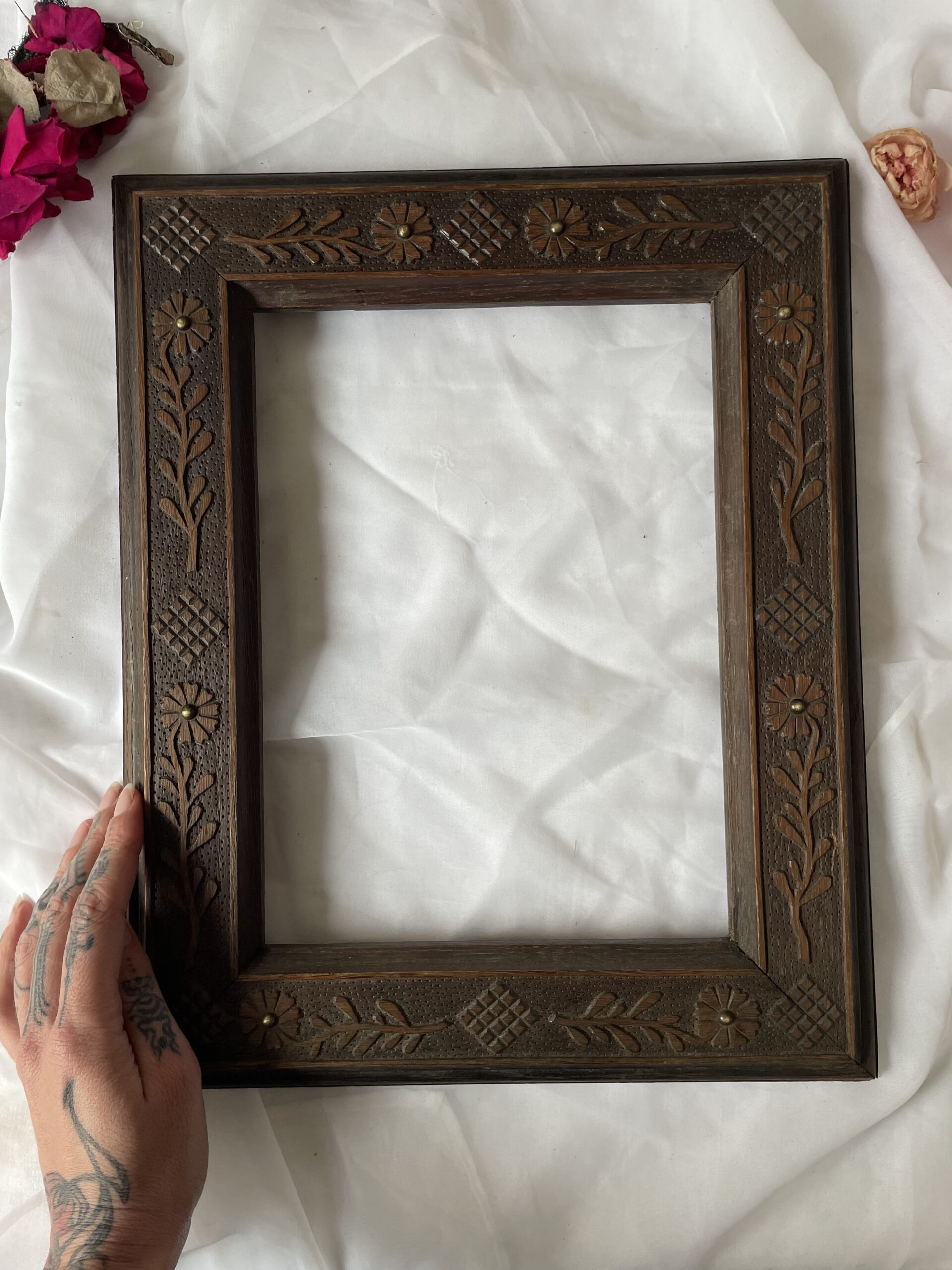 CADRE EN BOIS SCULPTÉ