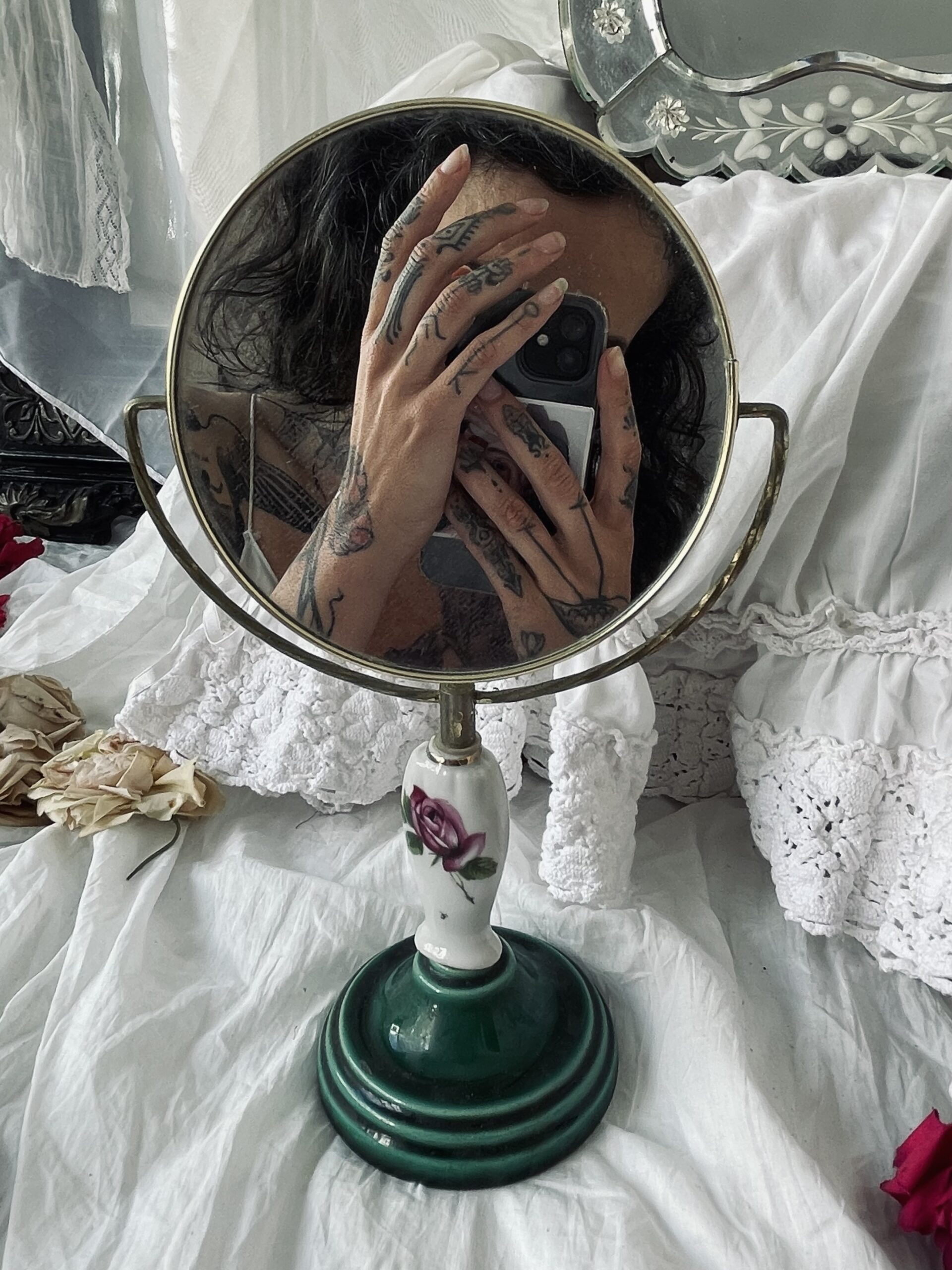 MIROIR DE COIFFEUSE EN PORCELAINE
