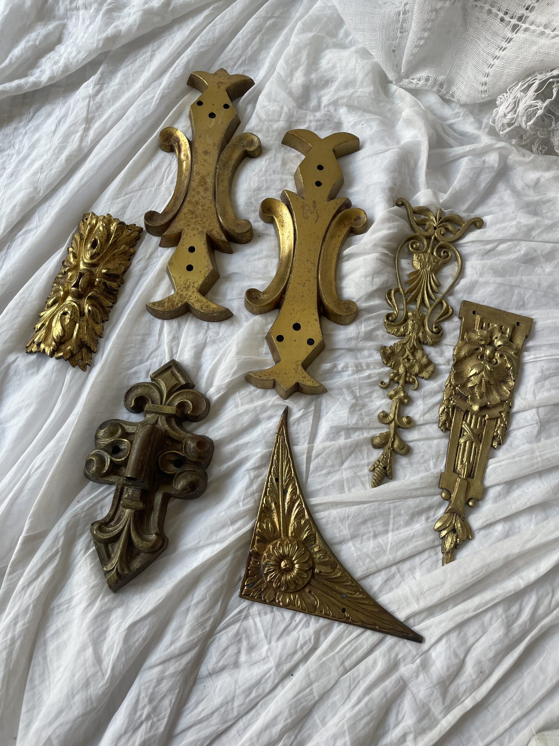 LOT D'ÉLÉMENTS EN BRONZE