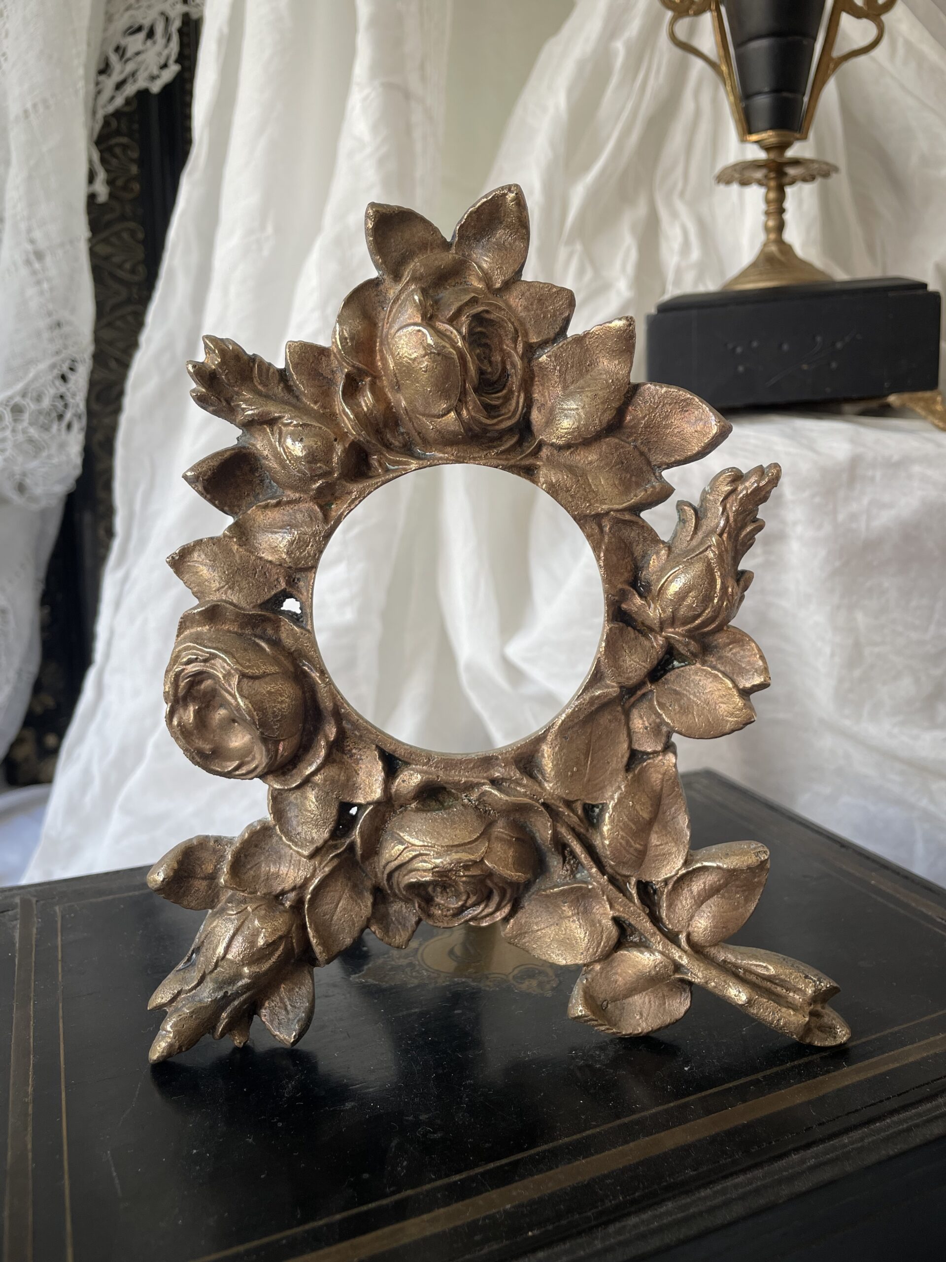 CADRE AUX ROSES EN BRONZE