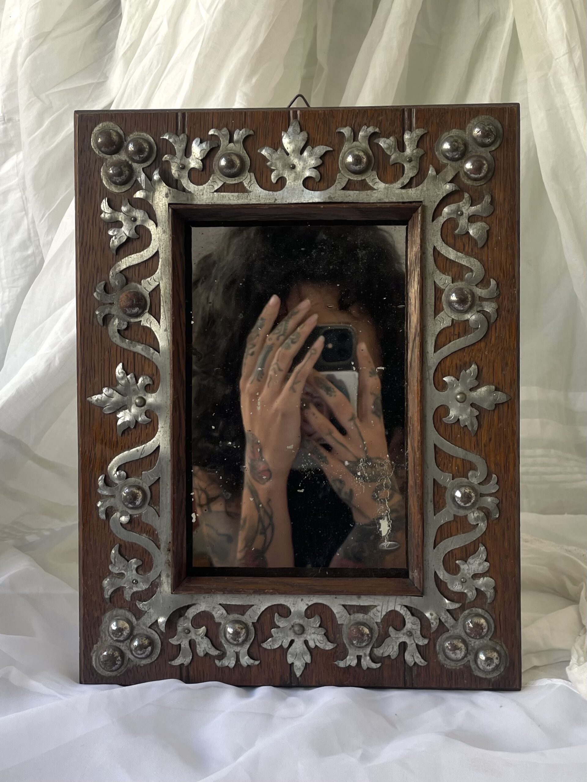 MIROIR DE STYLE NÉOGOTHIQUE