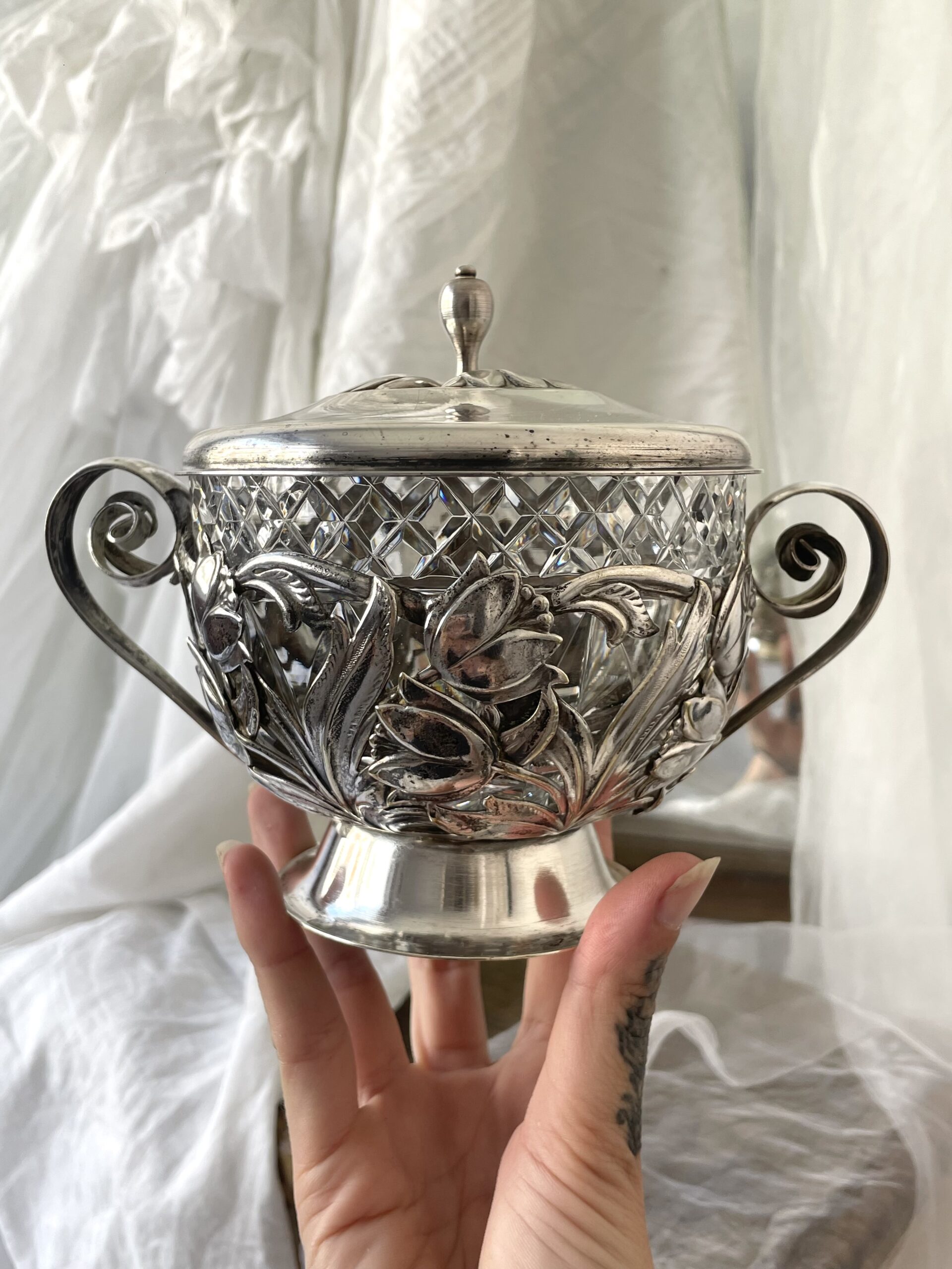 BONBONNIÈRE EN CRISTAL ART NOUVEAU