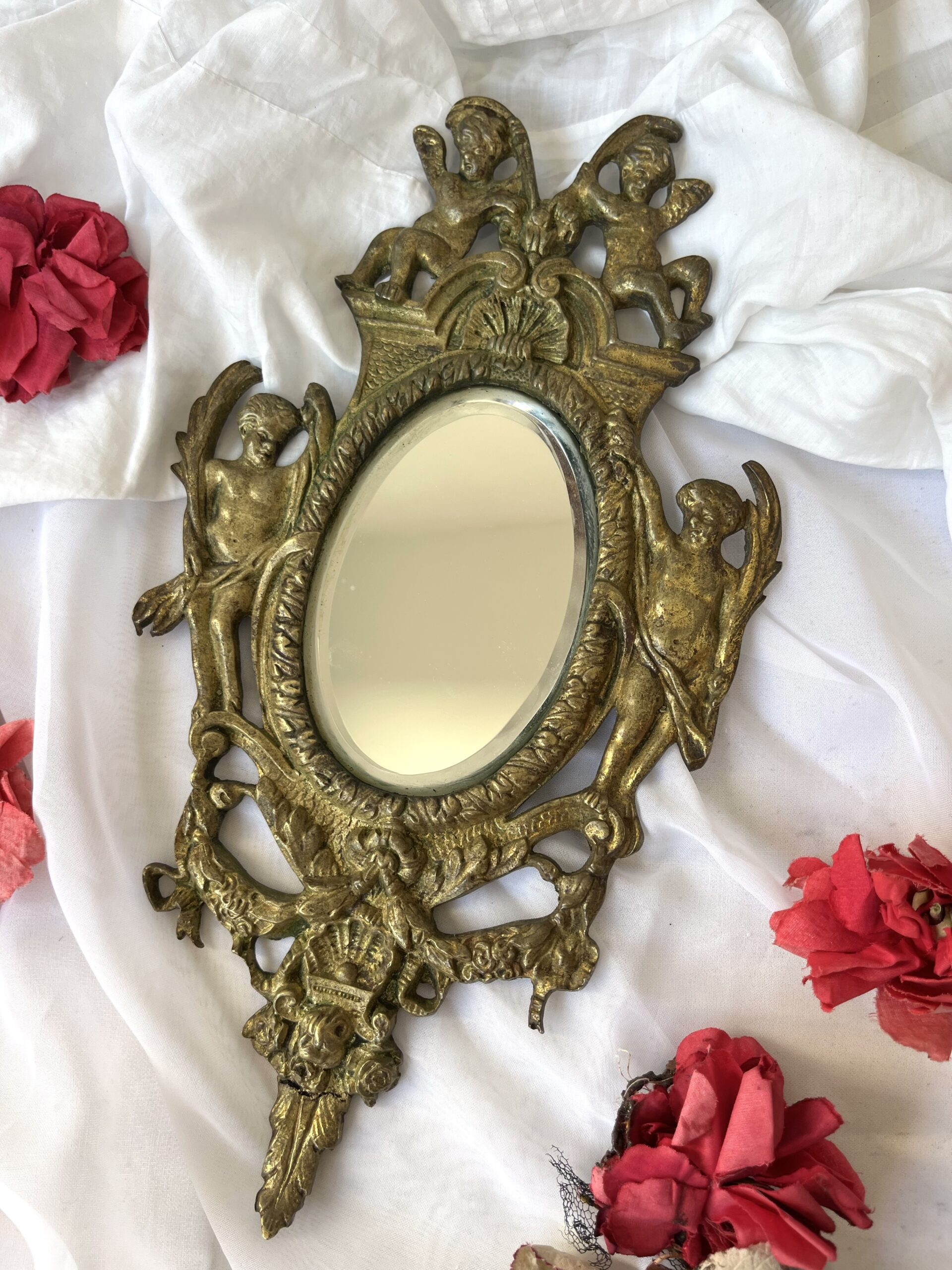 MIROIR MURAL EN BRONZE À DÉCOR  DE PUTTI