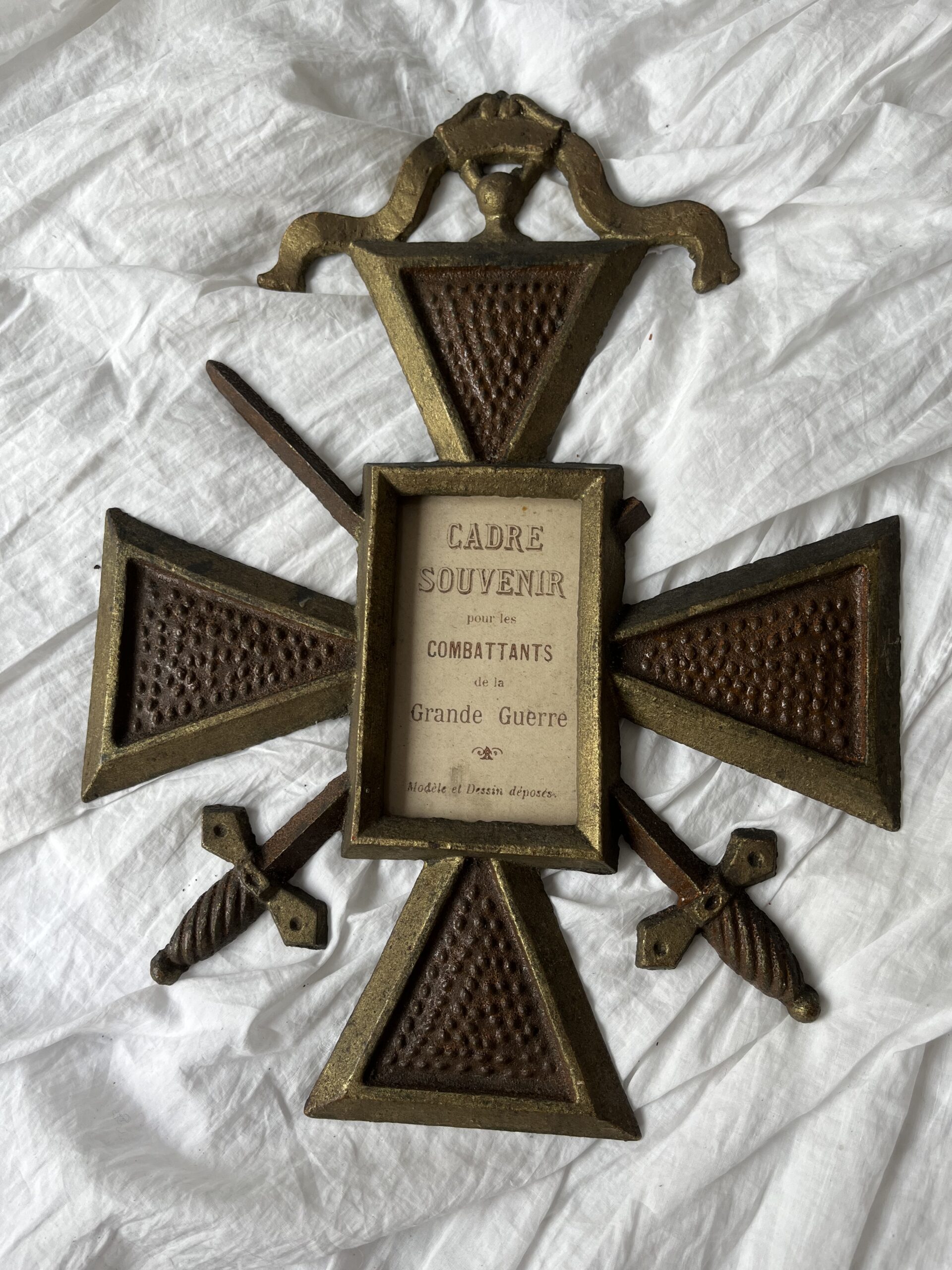 CADRE CROIX DE GUERRE 14/18 EN FONTE